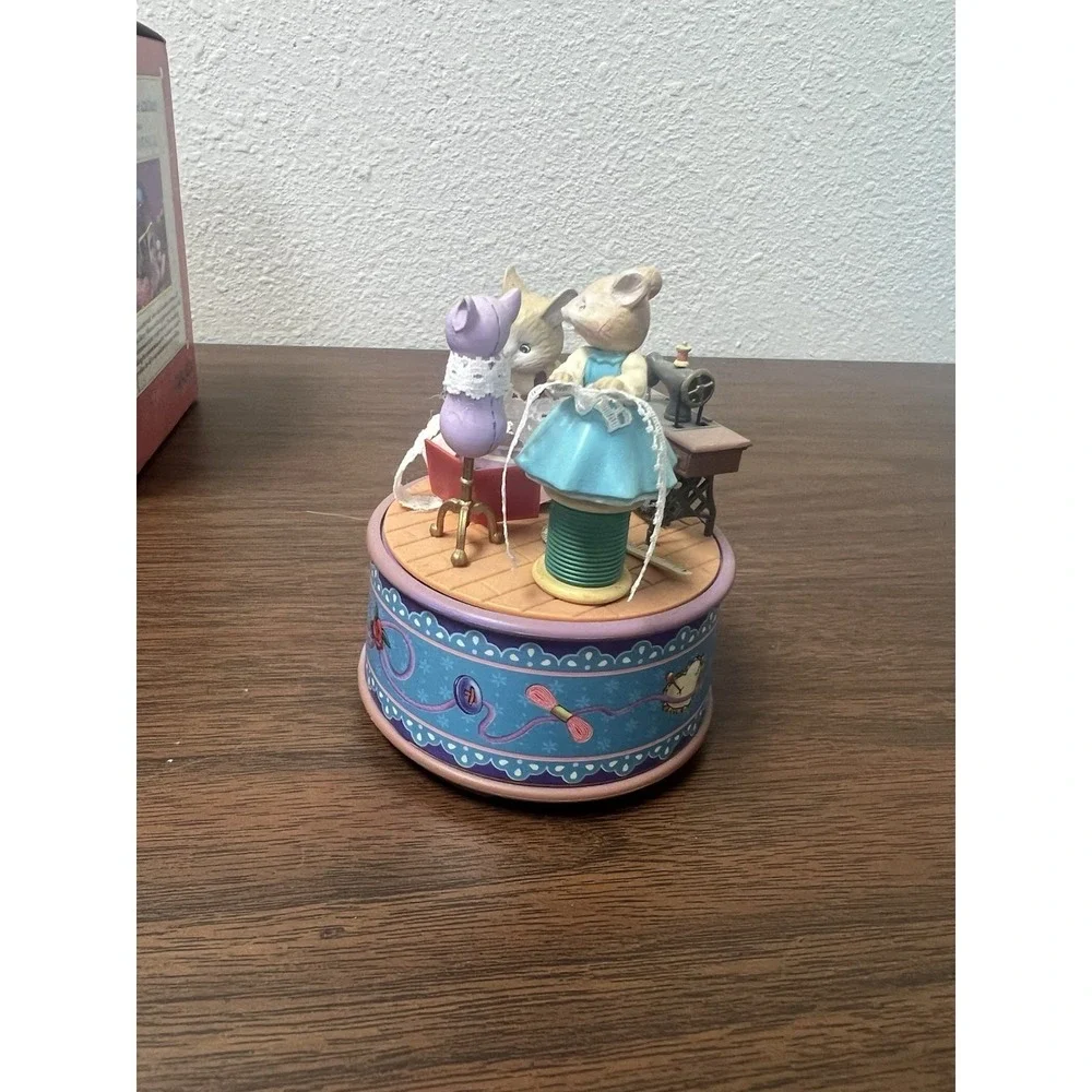 Enesco Mini Action Musical Itty Bitty Beauty Plays Can't Keep My Eyes Off Of You